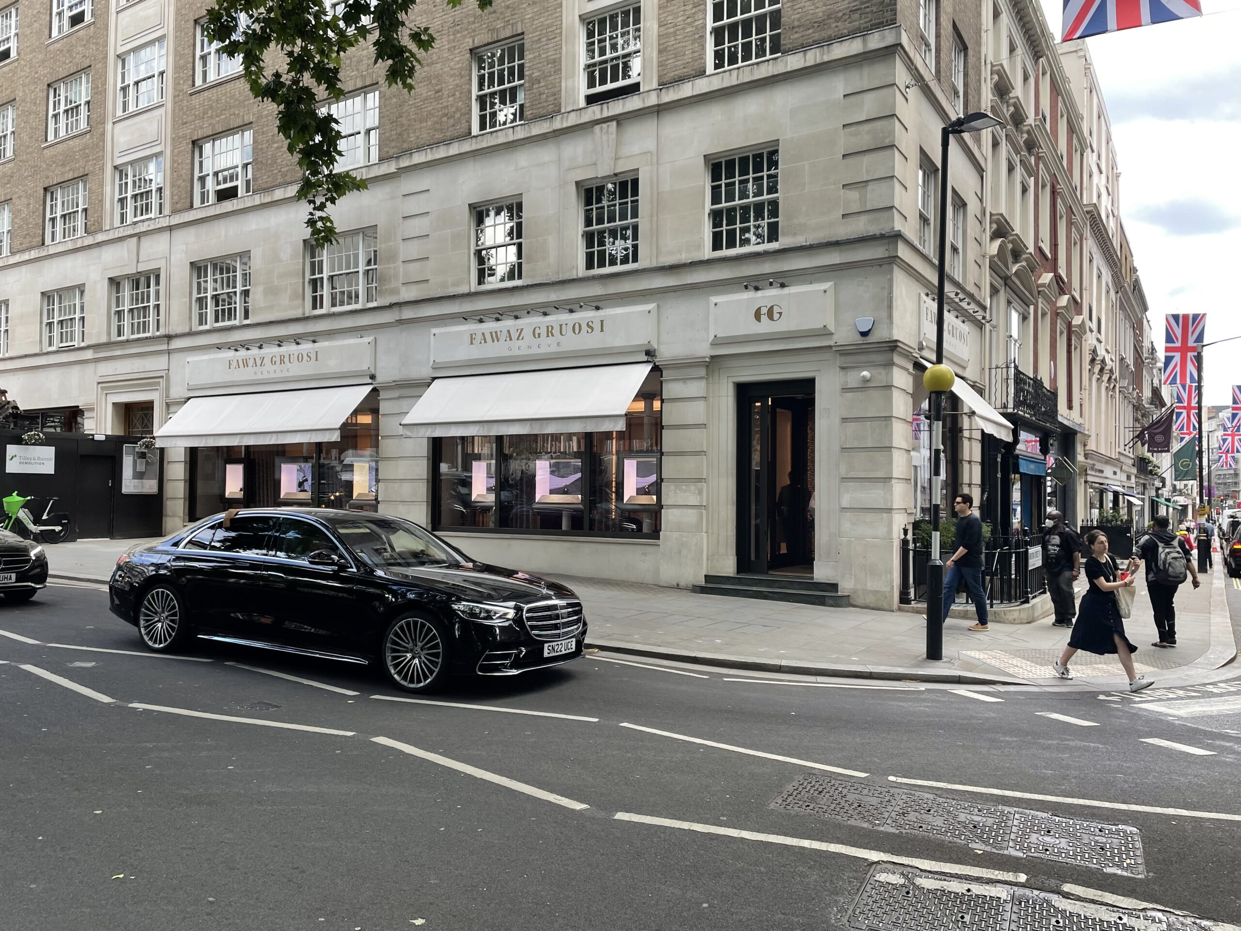 Disposal of Super Prime Retail Premises on Berkeley Square  - Lorenz Consultancy